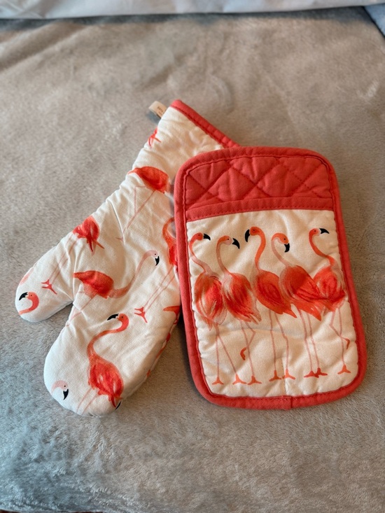 kate spade Other - NWOT Kate Spade Flamingo Oven Mitts